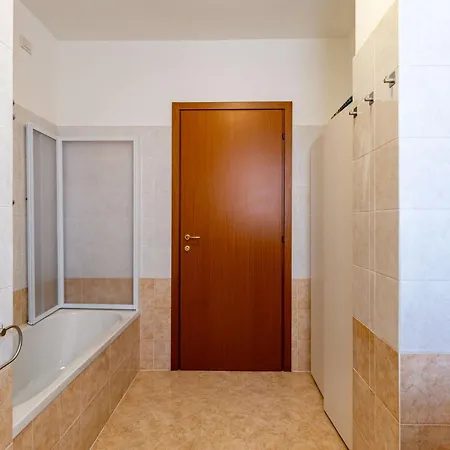 Platani By Interhome דרביו